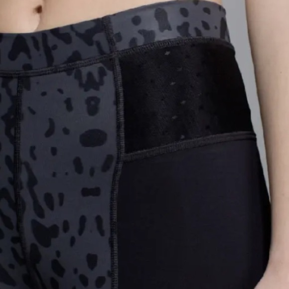 Lululemon Just Breathe animal swirl deep coal print compressionleggings Sz-2 H20 - Picture 6 of 13